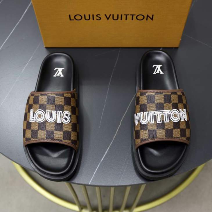 Picture of Louis Vuitton Slippers _SKULVsz38-45hnh0441965